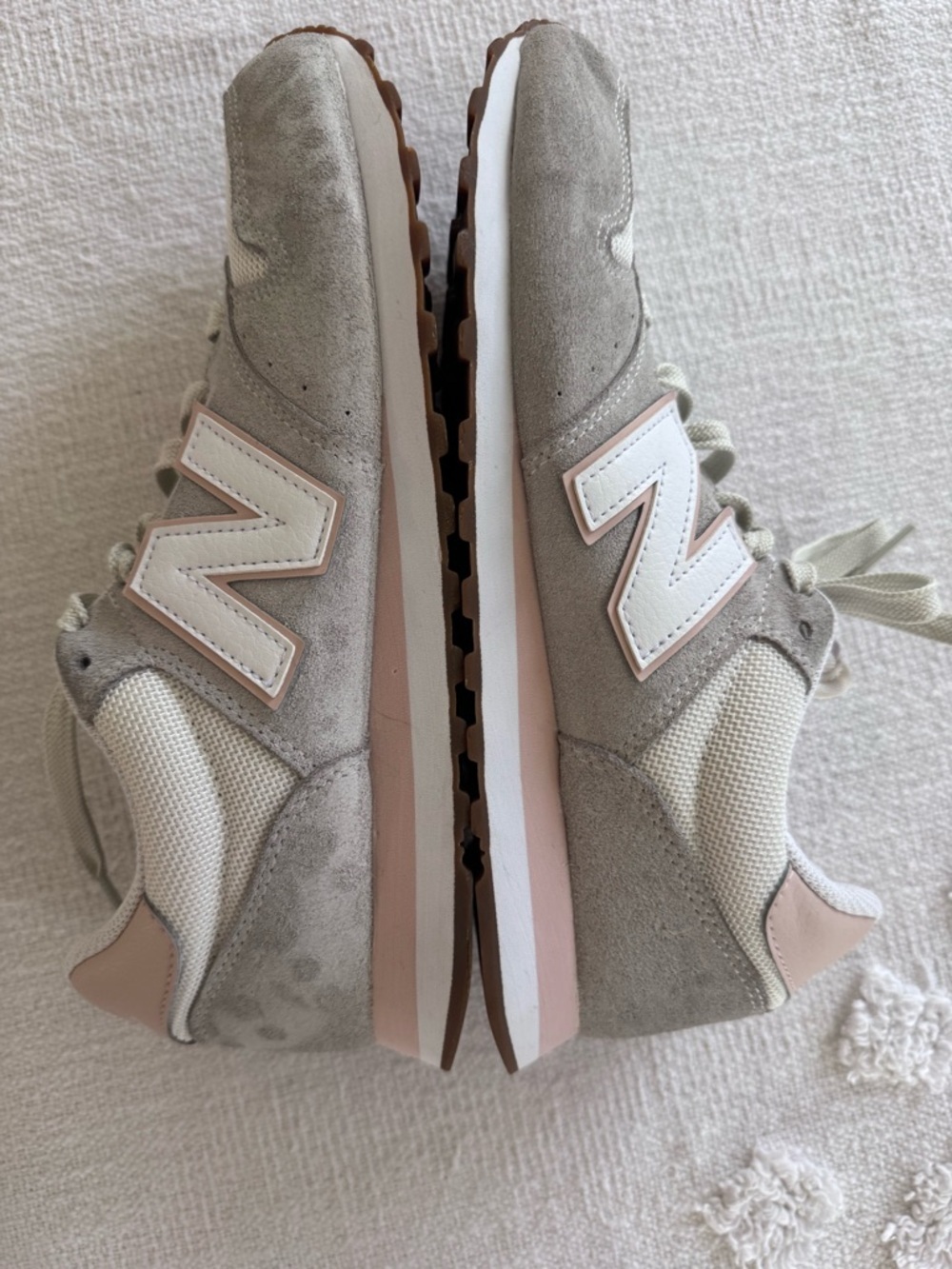 New Balance 500 women sneaker SZ 9.5 gray/white /pink
H1